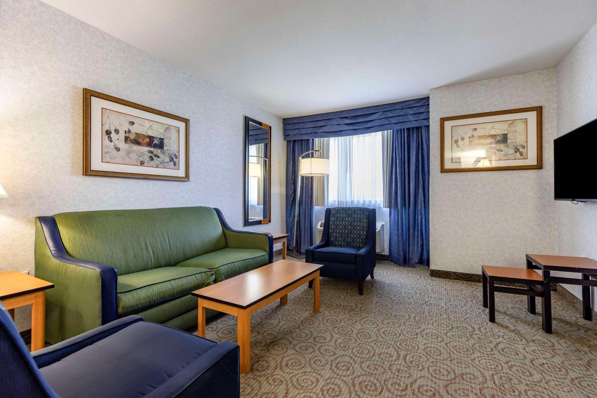 Quality Inn & Suites Denver Airport - Gateway Park Aurora Exterior photo