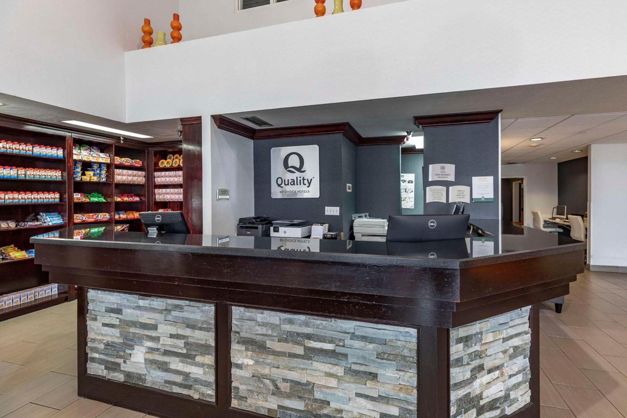 Quality Inn & Suites Denver Airport - Gateway Park Aurora Exterior photo